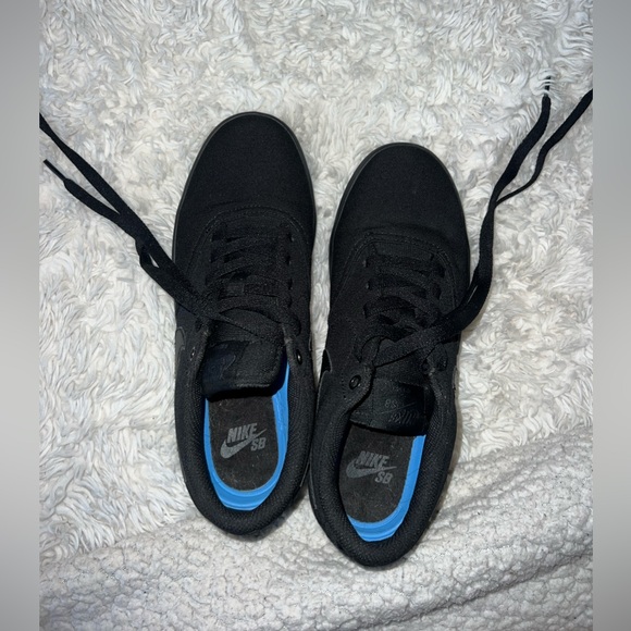 Nike Women's Black Sneakers - Picture 2 of 5